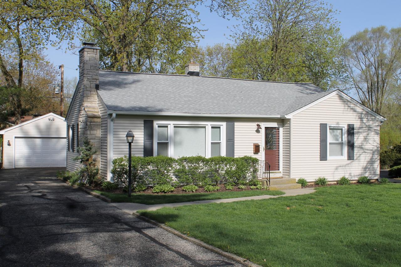 70 S Oak St., Crystal Lake, IL 60014