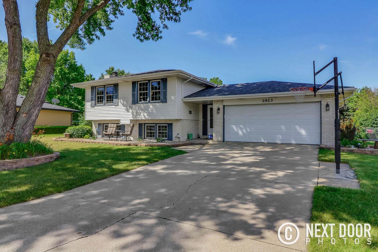 1923 Heather Ln., Joliet, IL 60431