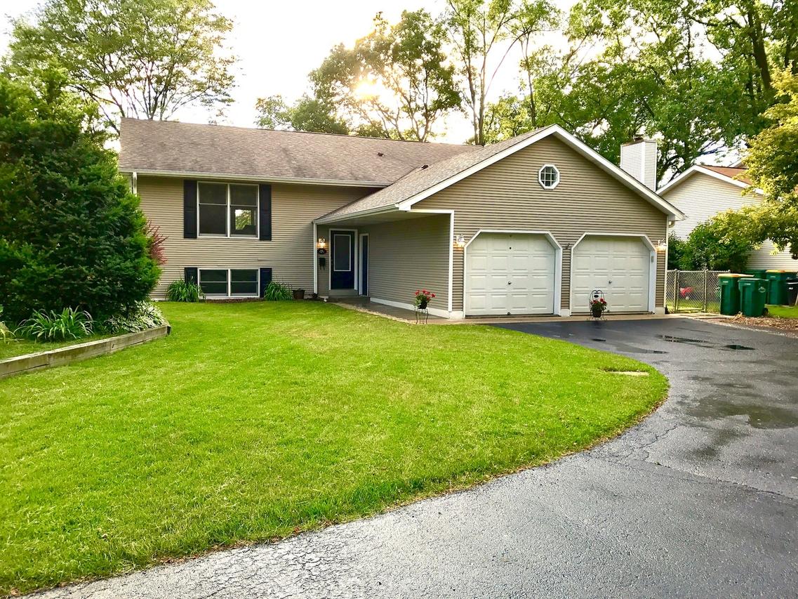 652 Stuart St., Grayslake, IL 60030