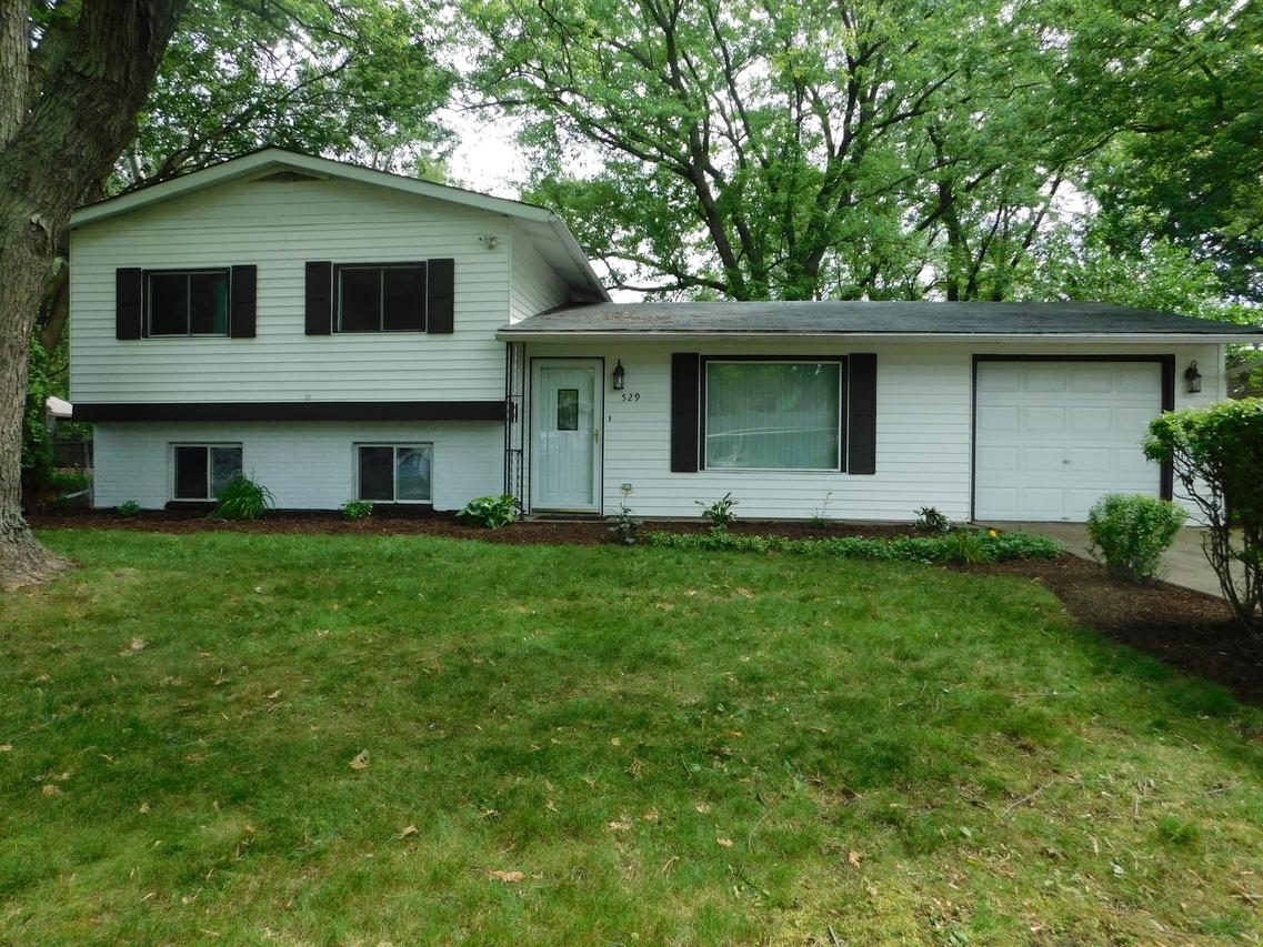 529 Redwood Rd., Bolingbrook, IL 60440