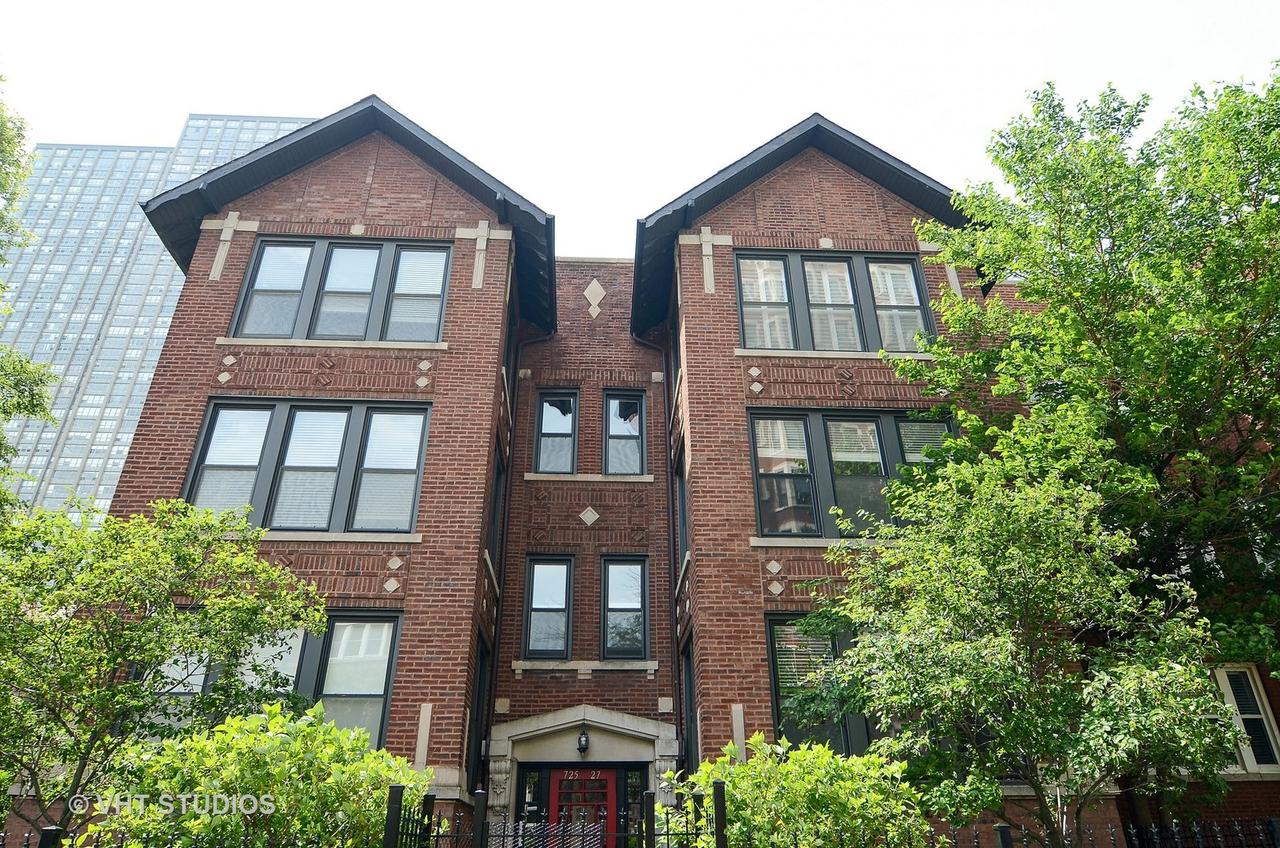 725 W Bittersweet Pl. #3E, Chicago, IL 60613