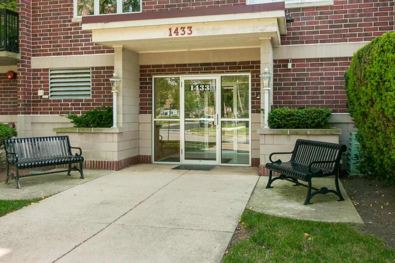 1433 Perry St. #303, Des Plaines, IL 60016