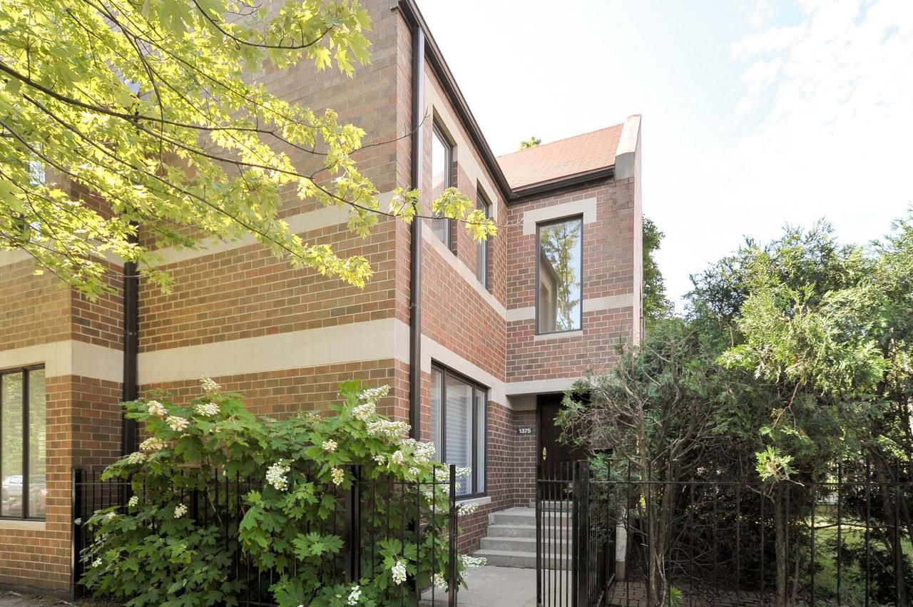 1375 E 57th St., Chicago, IL 60637