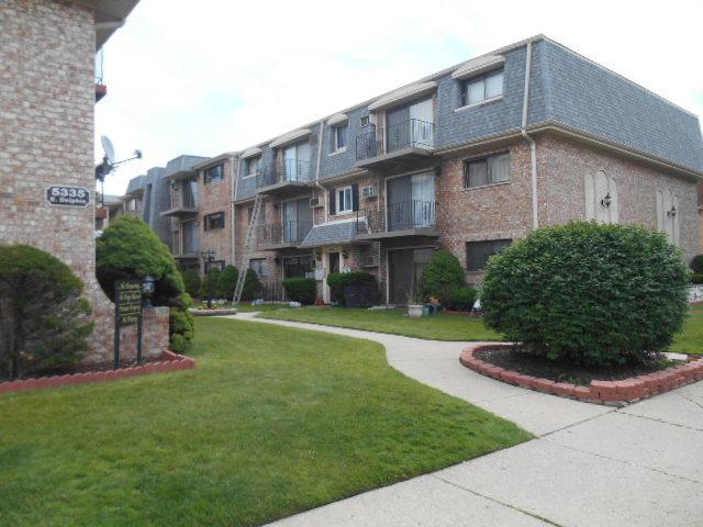 5321 N Delphia Ave. #321, Chicago, IL 60656