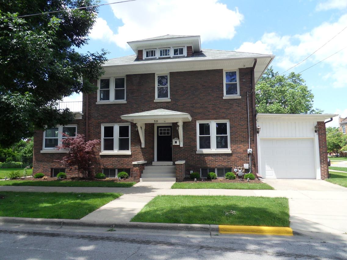 321 Marion Ave., Aurora, IL 60505