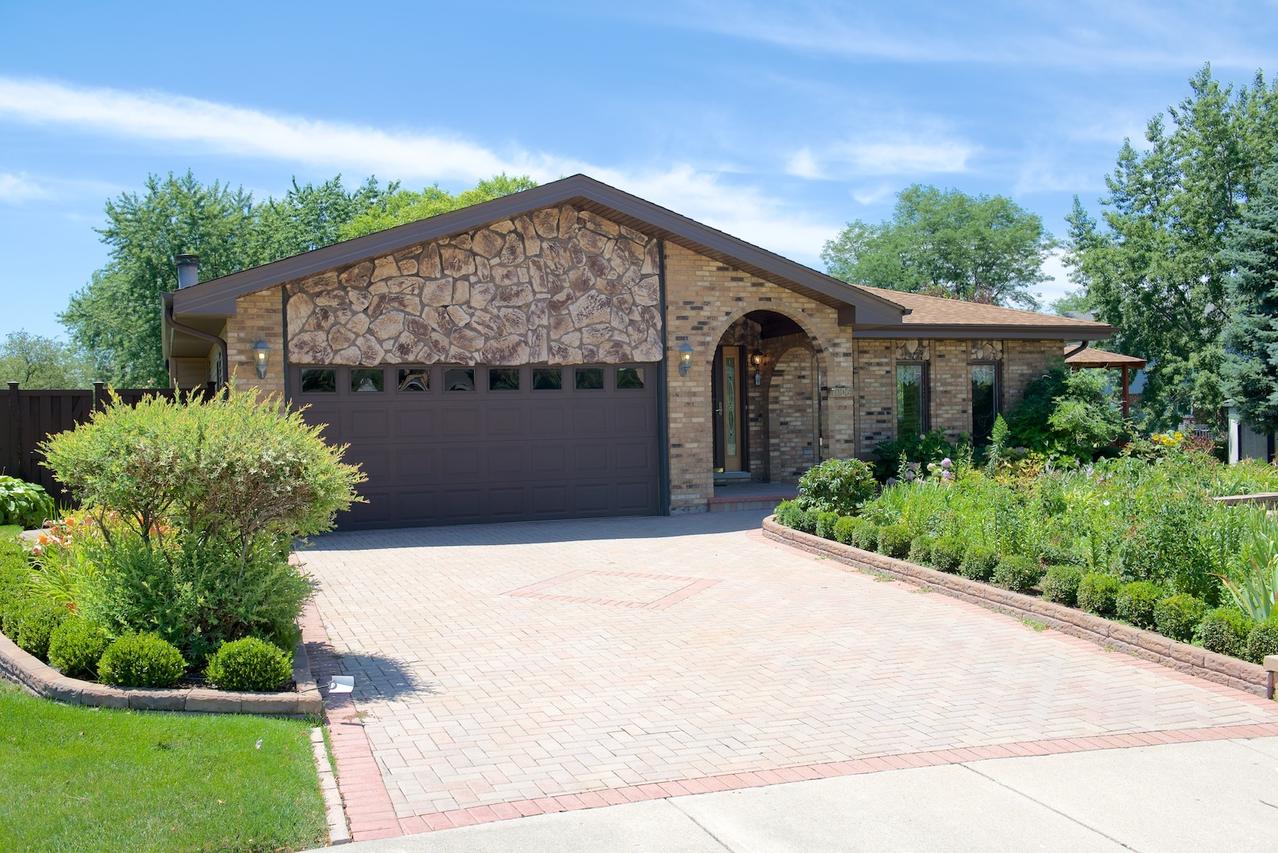 7006 Camden Ct., Downers Grove, IL 60516