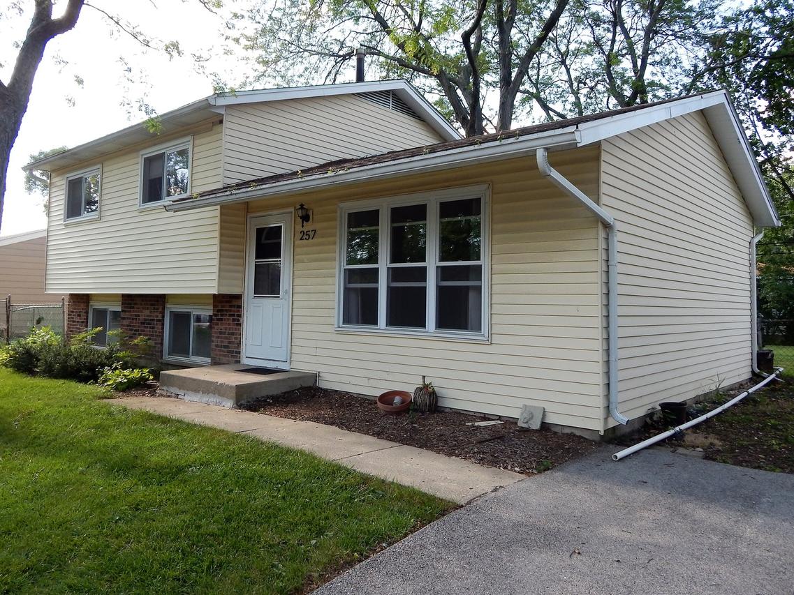 257 Malibu Dr., Bolingbrook, IL 60440