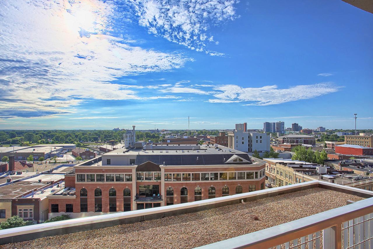 301 N Neil St. #709, Champaign, IL 61820