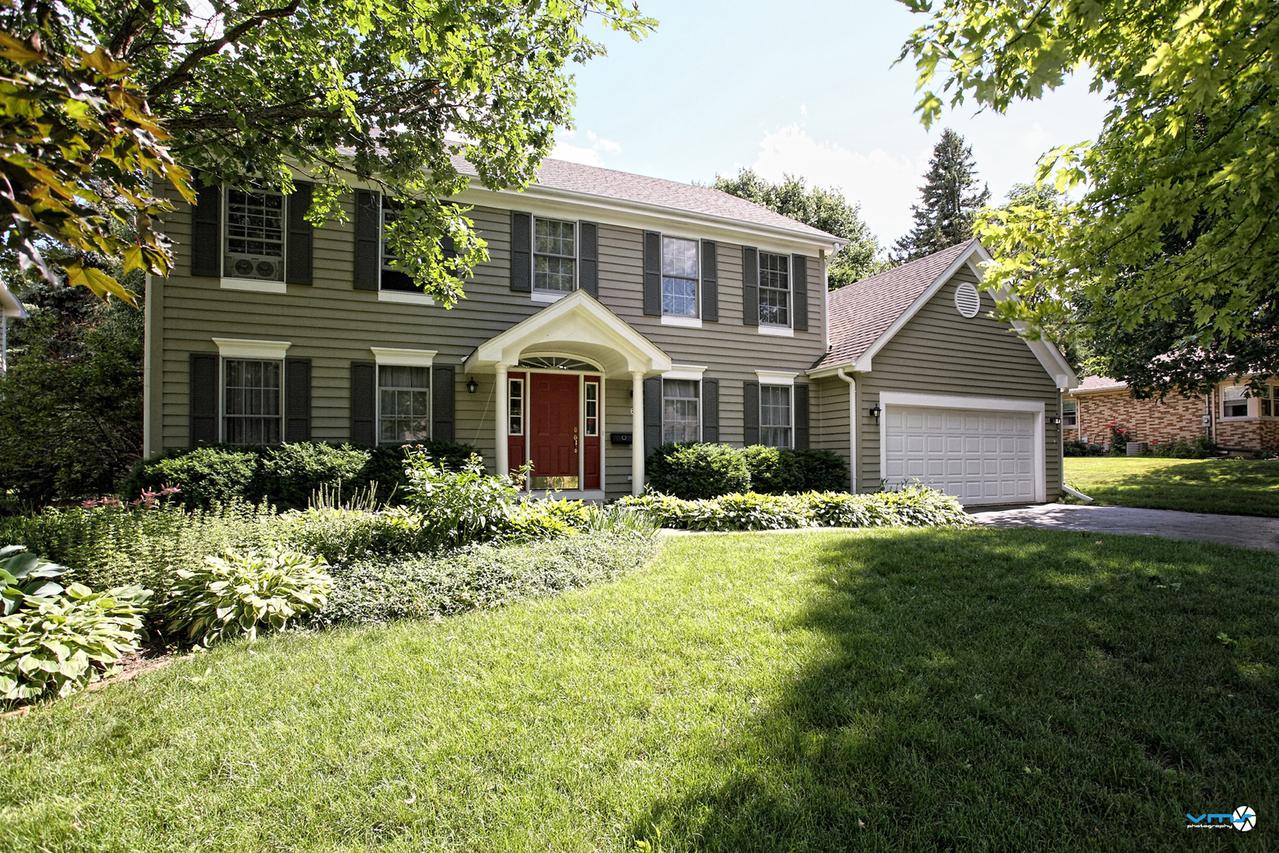 61 Roosevelt St., St. Charles, IL 60174