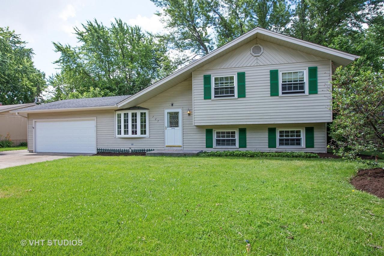 727 Dartmoor Dr., Crystal Lake, IL 60014