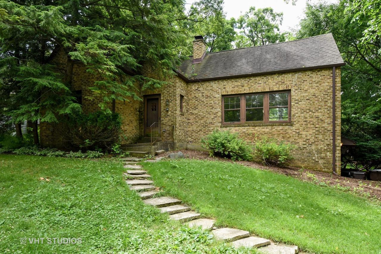 220 Bridge Ln., Tower Lakes, IL 60010