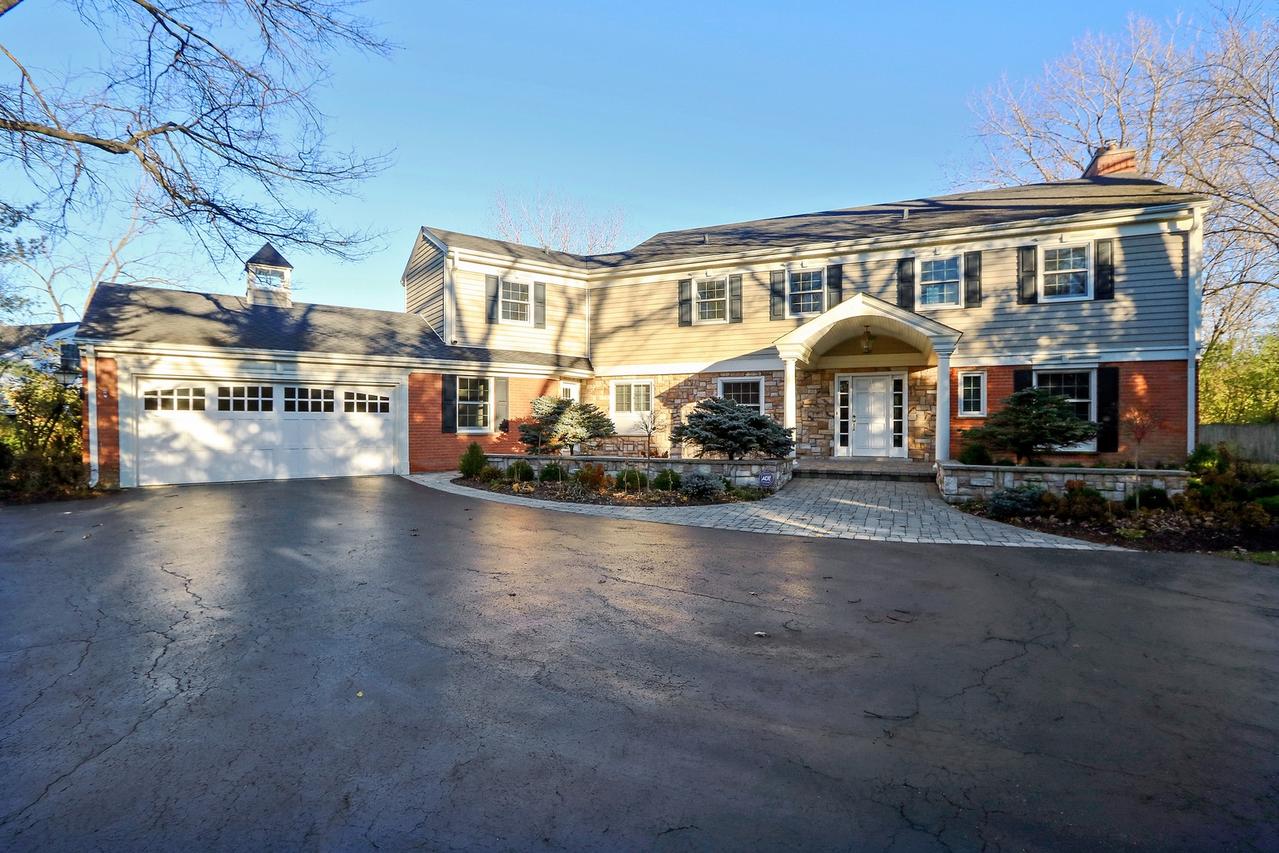455 Rockefeller Rd., Lake Forest, IL 60045