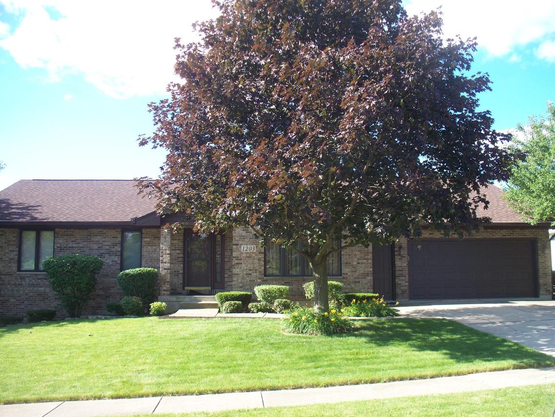 1203 Lehnertz Cir., Aurora, IL 60505