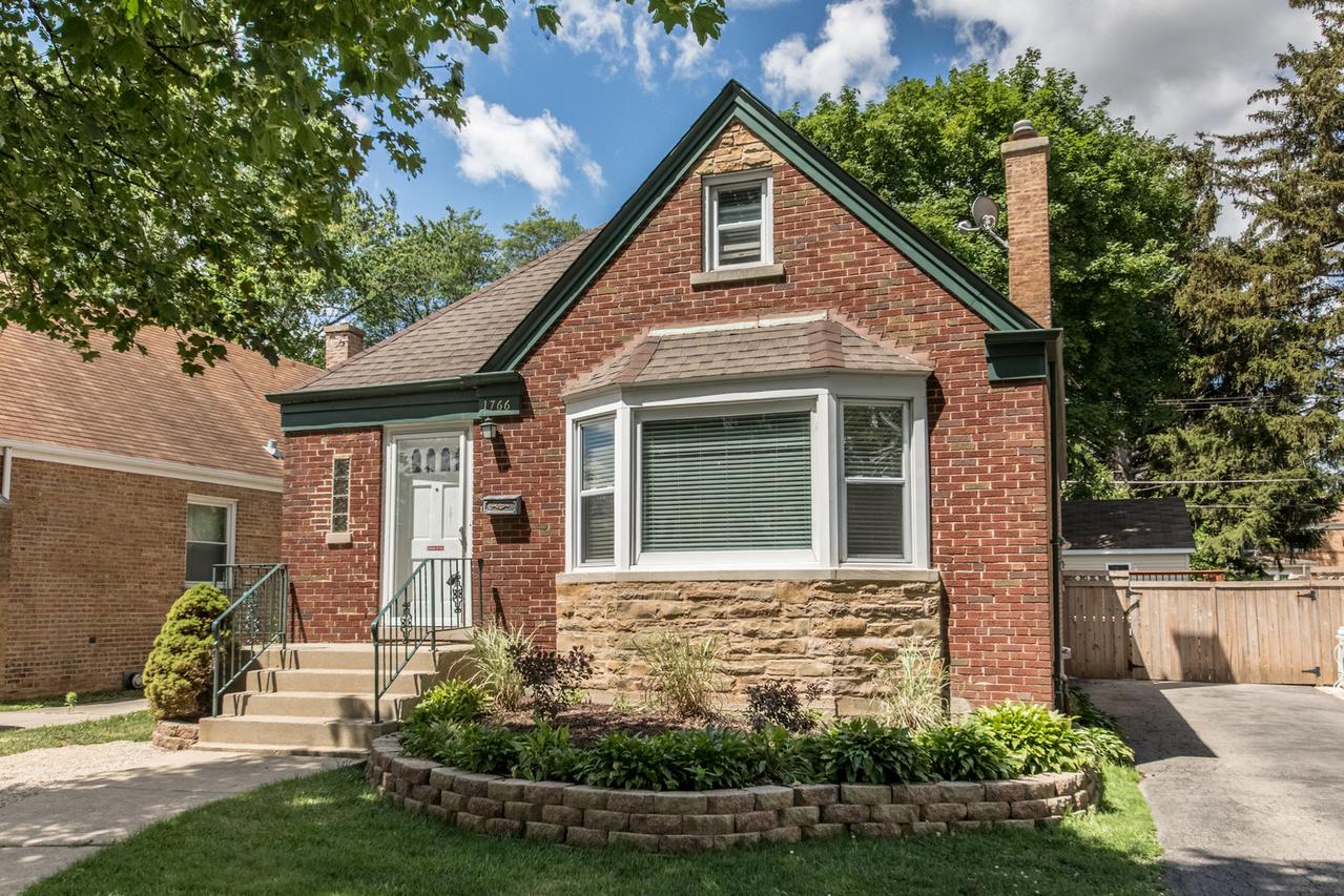 1766 Spruce Ave., Des Plaines, IL 60018