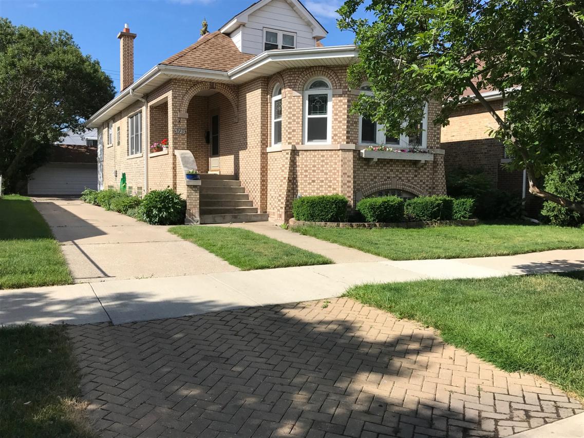 5723 W Eddy St., Chicago, IL 60634