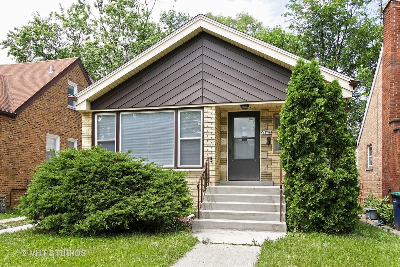 9714 S Maplewood Ave., Evergreen Park, IL 60805