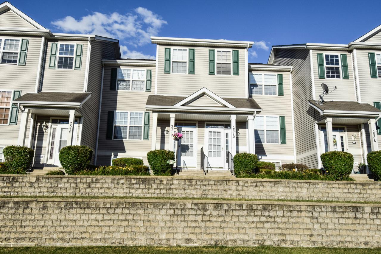 2312 Graystone Dr., Joliet, IL 60431