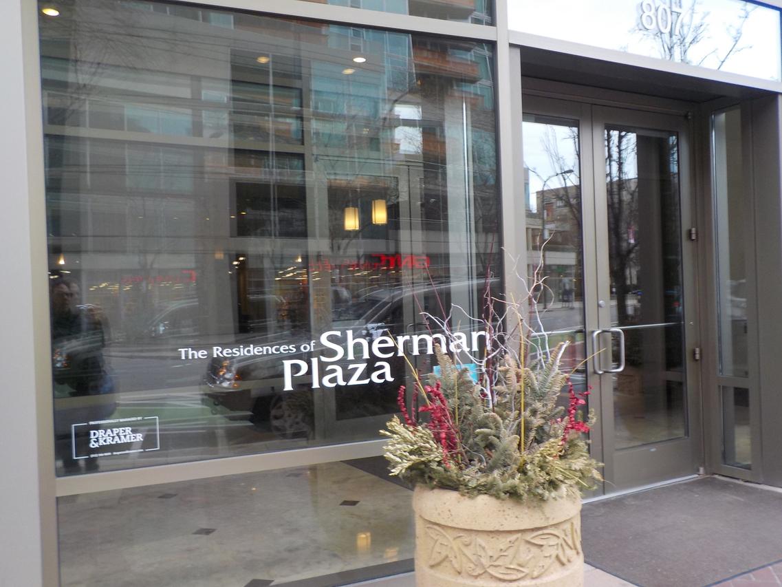 807 Davis St. #812, Evanston, IL 60201