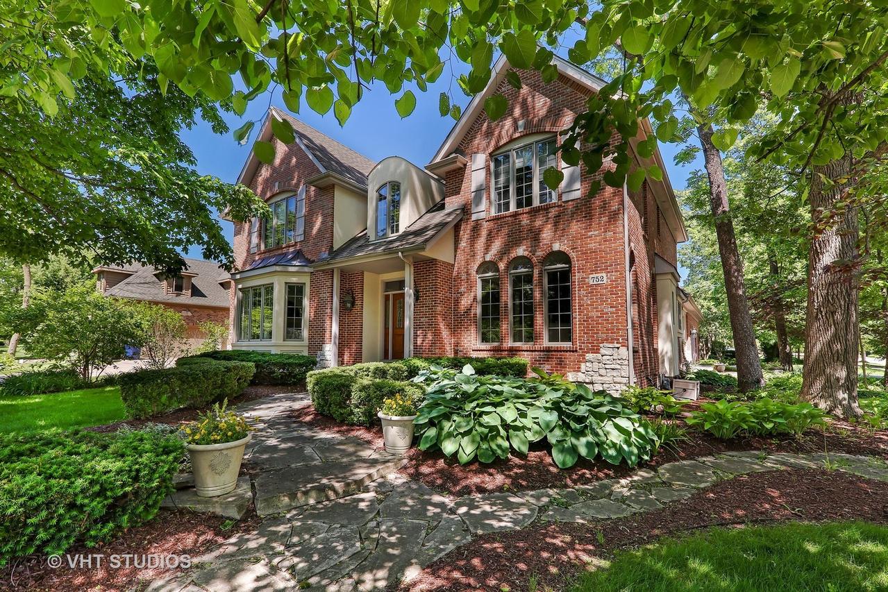 752 S Julian St., Naperville, IL 60540