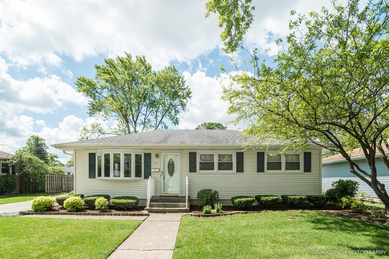 1708 Roanoke Ave., Aurora, IL 60506