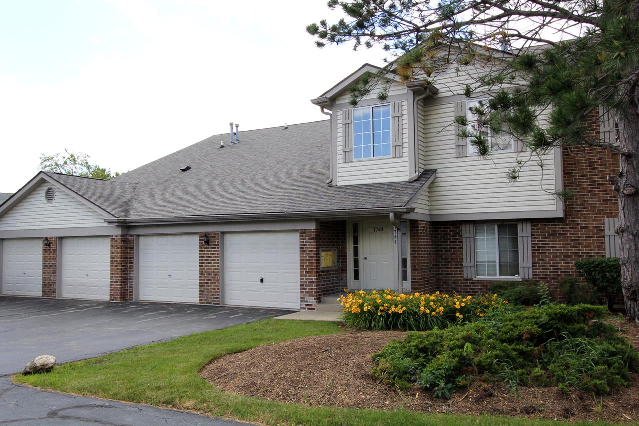 1744 Chesapeake Ln. #4, Schaumburg, IL 60193