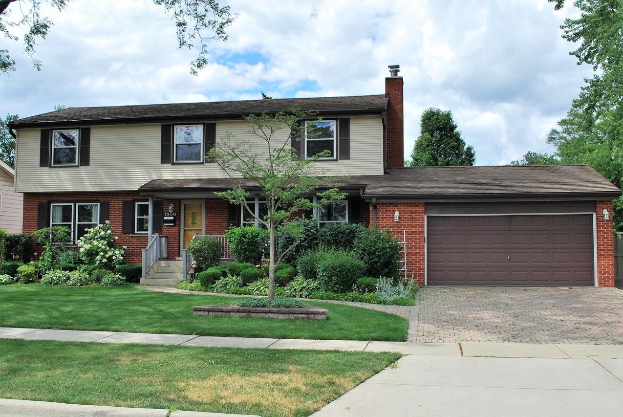 1800 Cedar Ct., Des Plaines, IL 60018