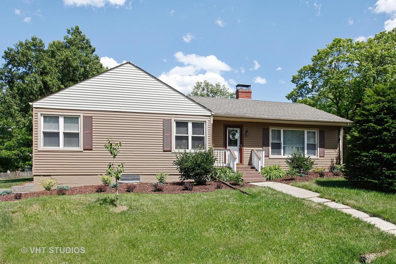 2006 Maple Ave., Downers Grove, IL 60515