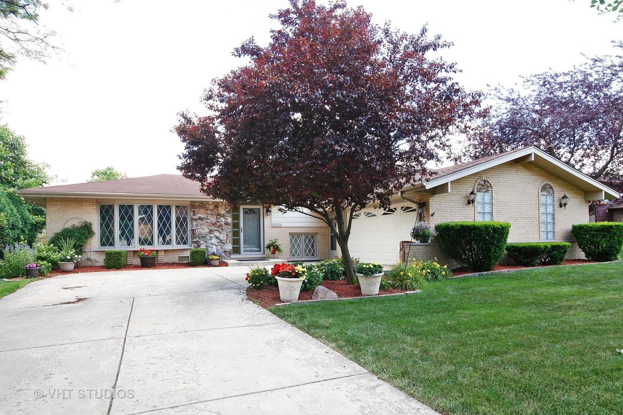 1313 Virginia Dr., Westmont, IL 60559