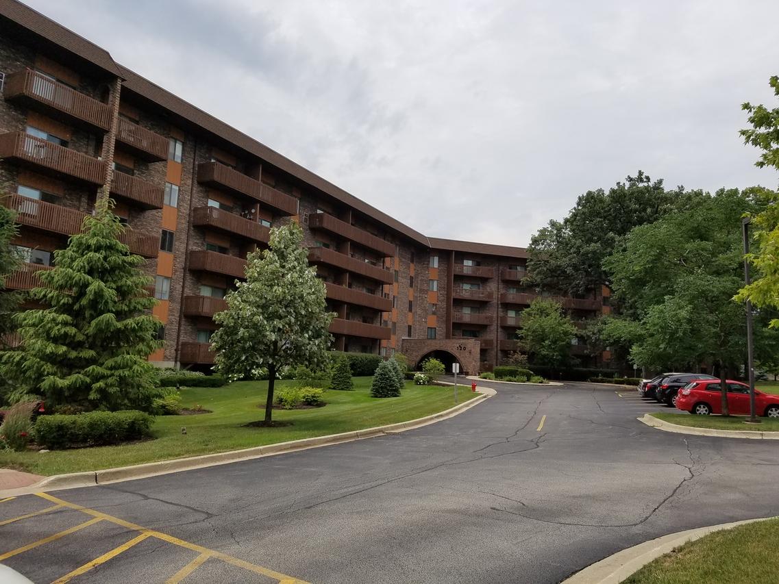 120 Lakeview Dr. #506, Bloomingdale, IL 60108