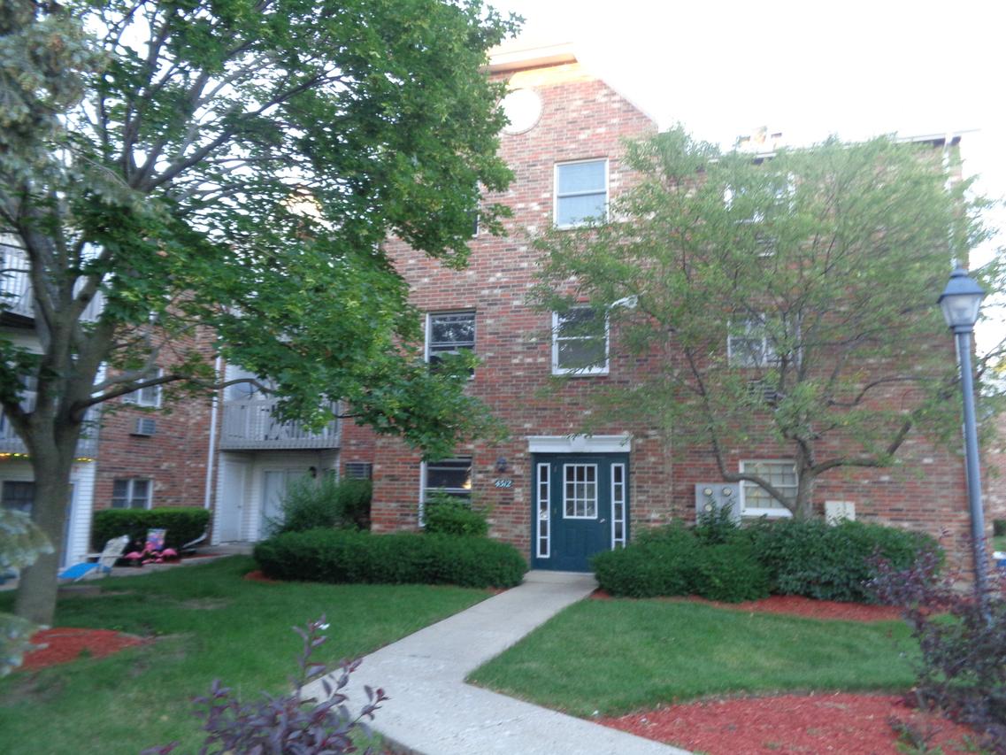 4312 W Shamrock Ln. #2D, Mchenry, IL 60050