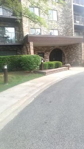 2005 Valencia Dr. #112, Northbrook, IL 60062
