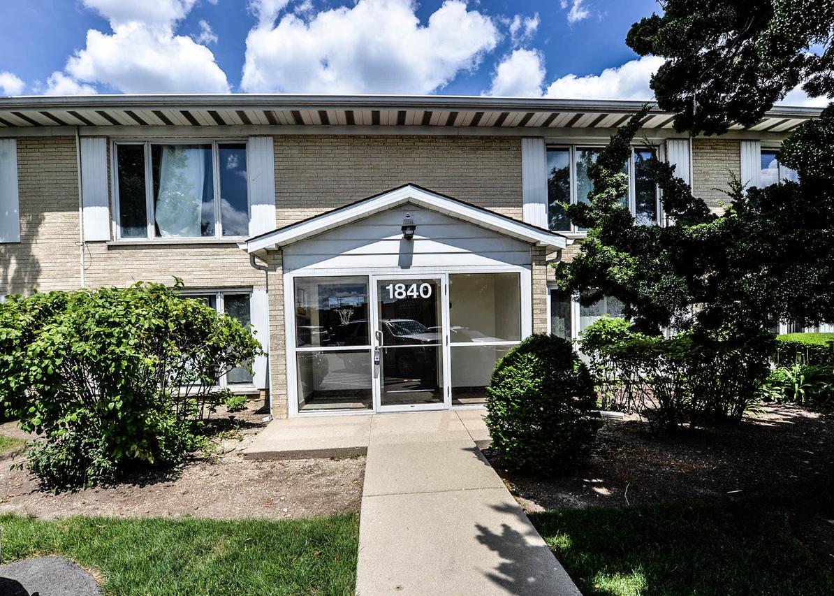 1840 W Surrey Park Ln. #1D, Arlington Heights, IL 60005
