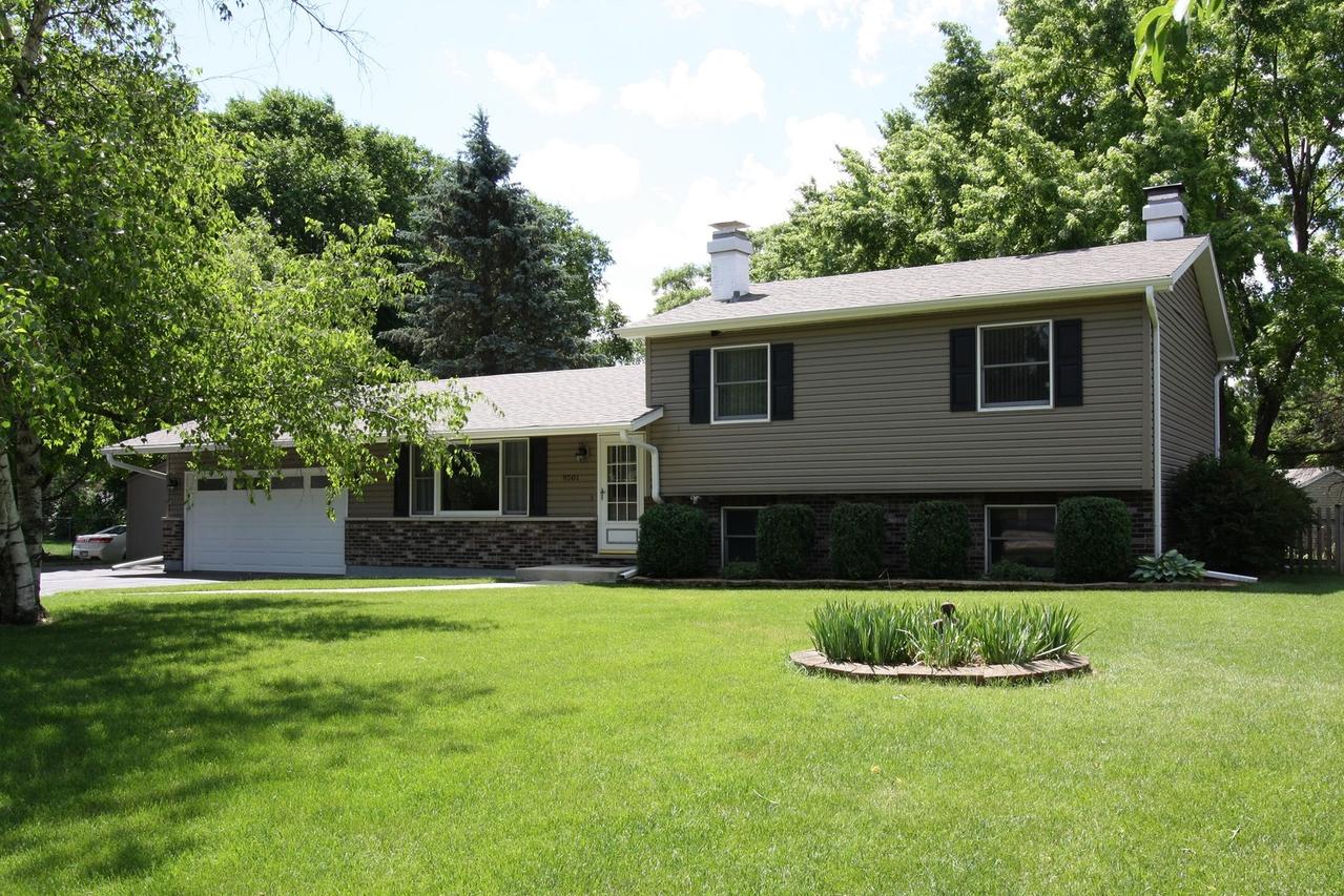 9501 Ballard Rd., Crystal Lake, IL 60014