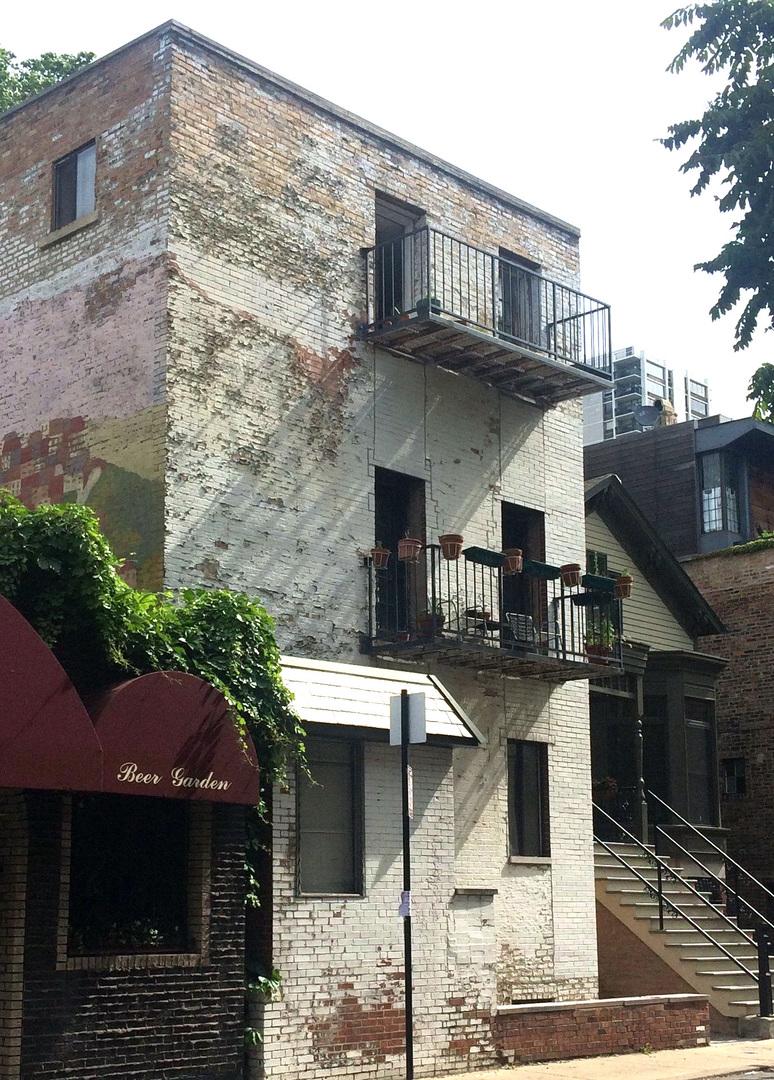 160 W Schiller St., Chicago, IL 60610