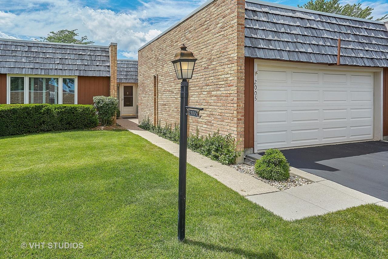 2005 Plymouth Ln., Northbrook, IL 60062