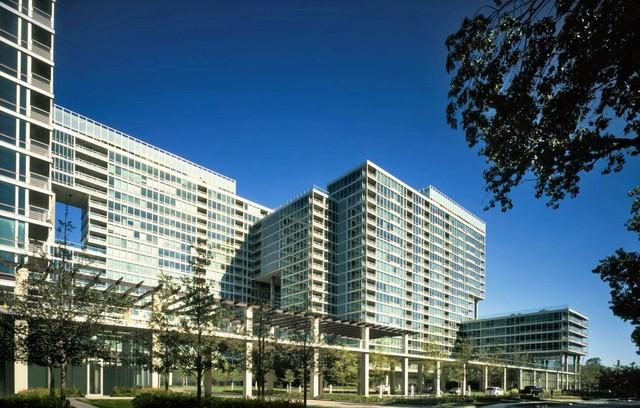 9655 Woods Dr. #406, Skokie, IL 60077