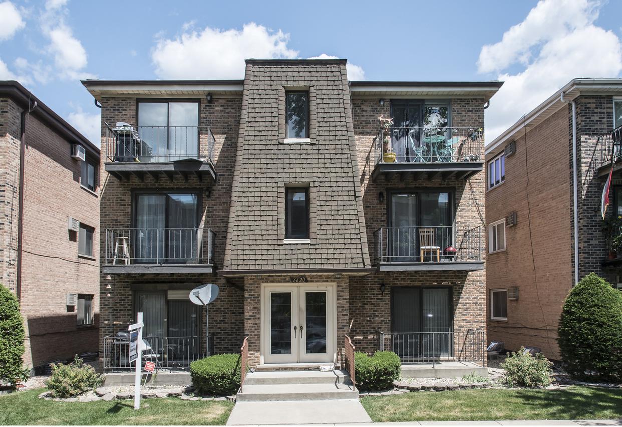 6620 W 64th Pl. #2W, Chicago, IL 60638