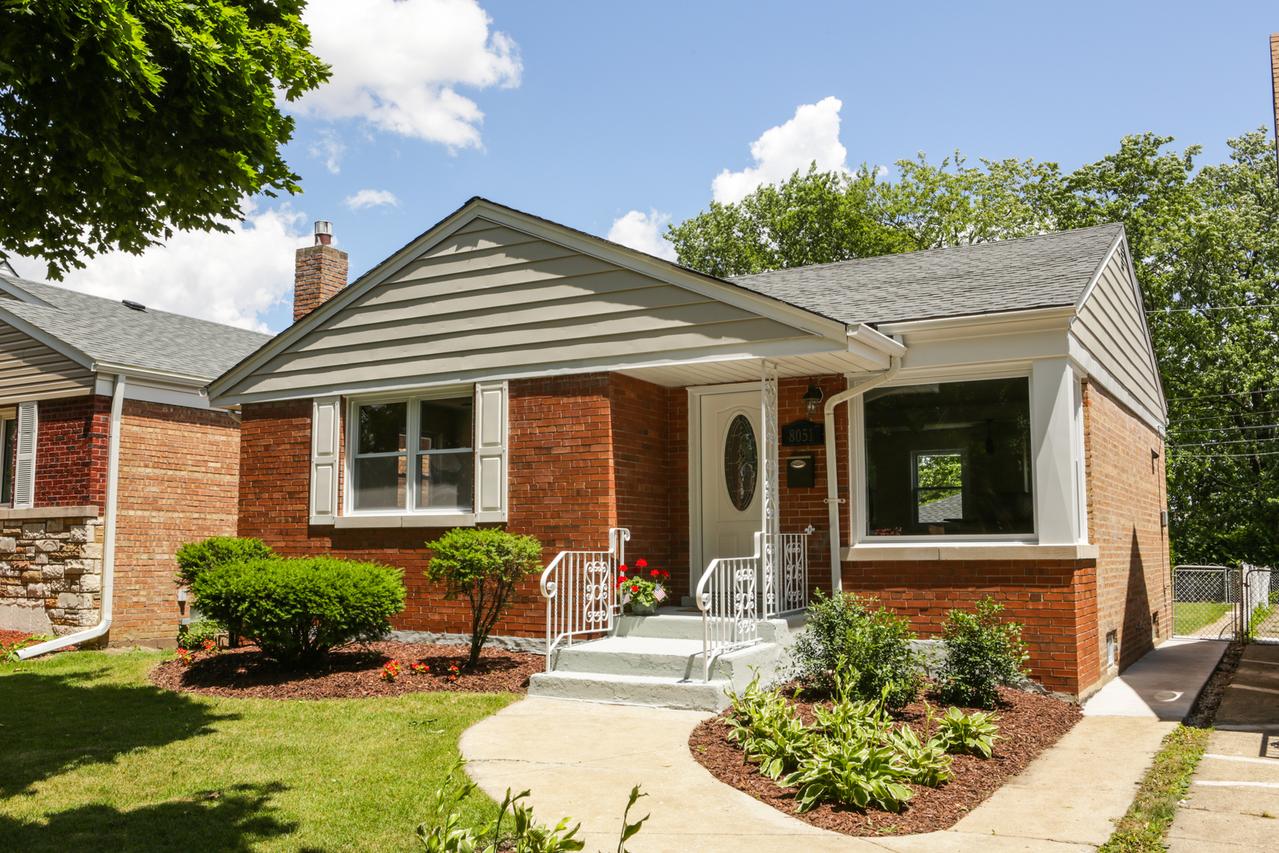 8051 S Saint Louis Ave., Chicago, IL 60652
