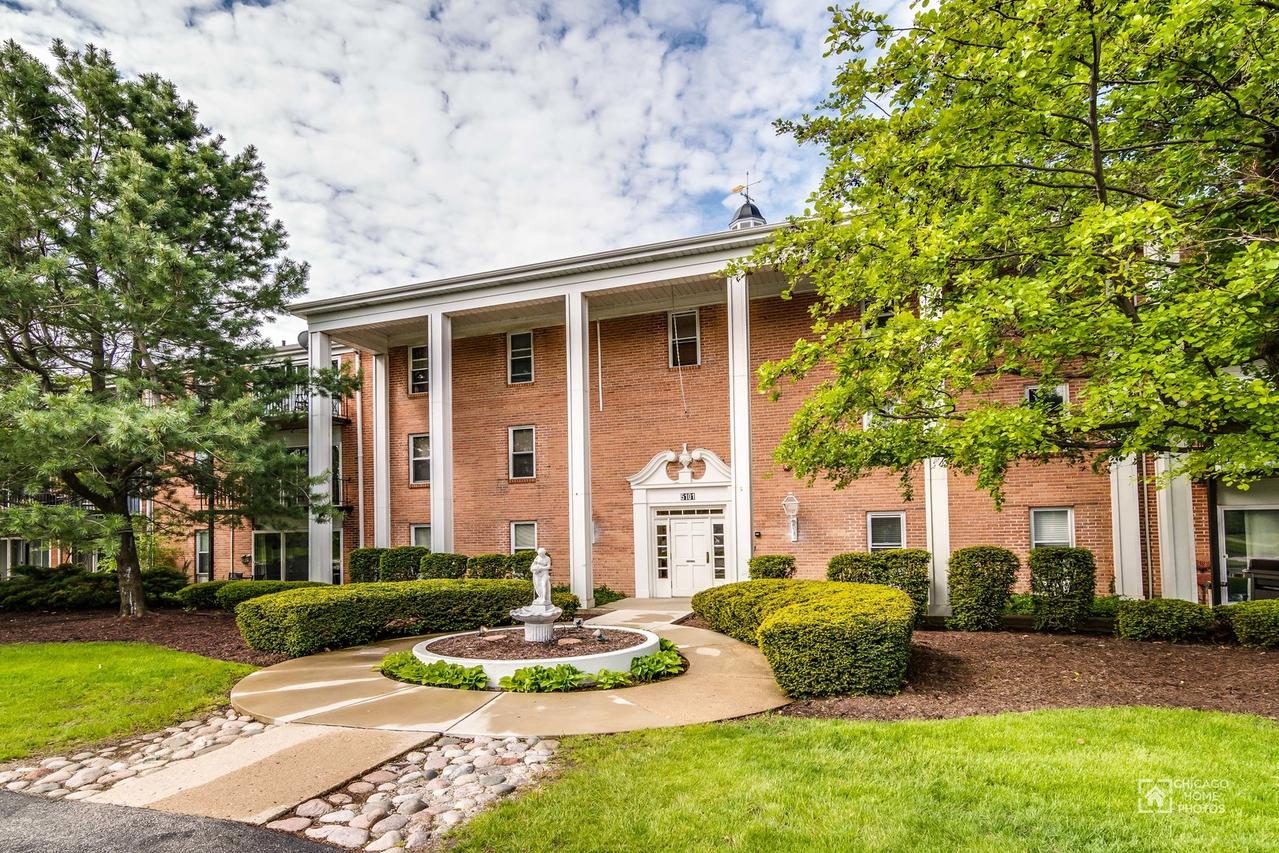 5101 Carriageway Dr. #209, Rolling Meadows, IL 60008