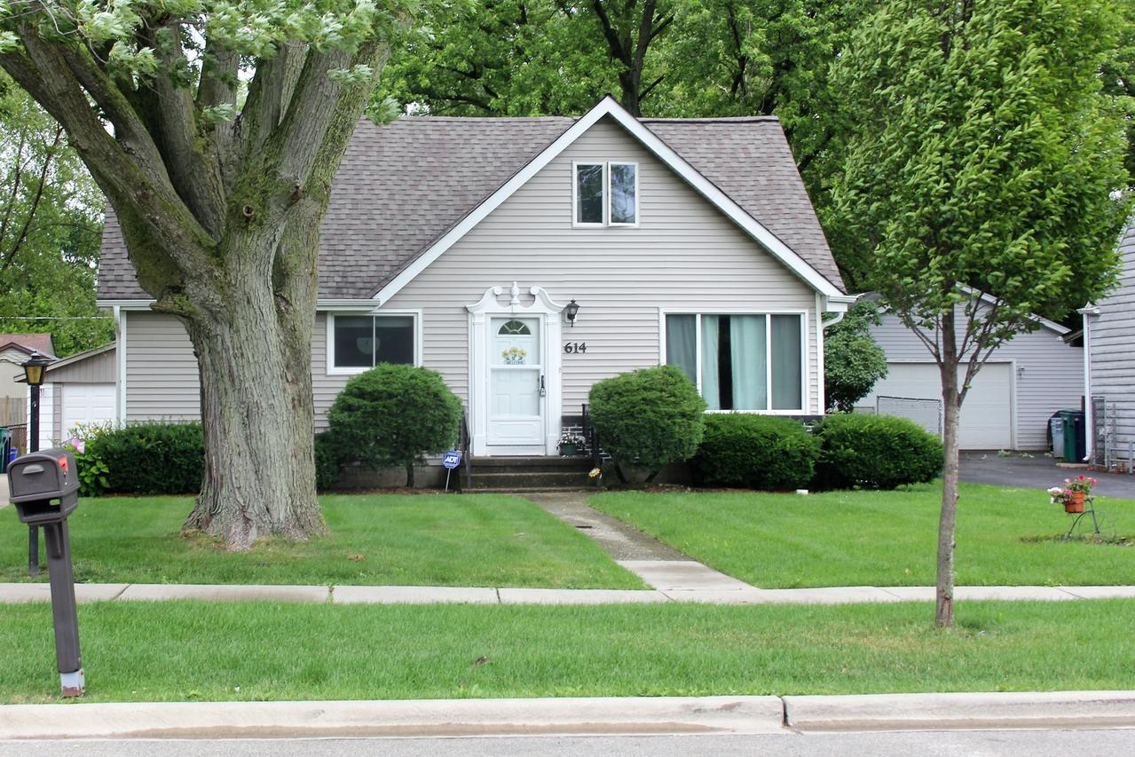 614 Parker Dr., Lombard, IL 60148