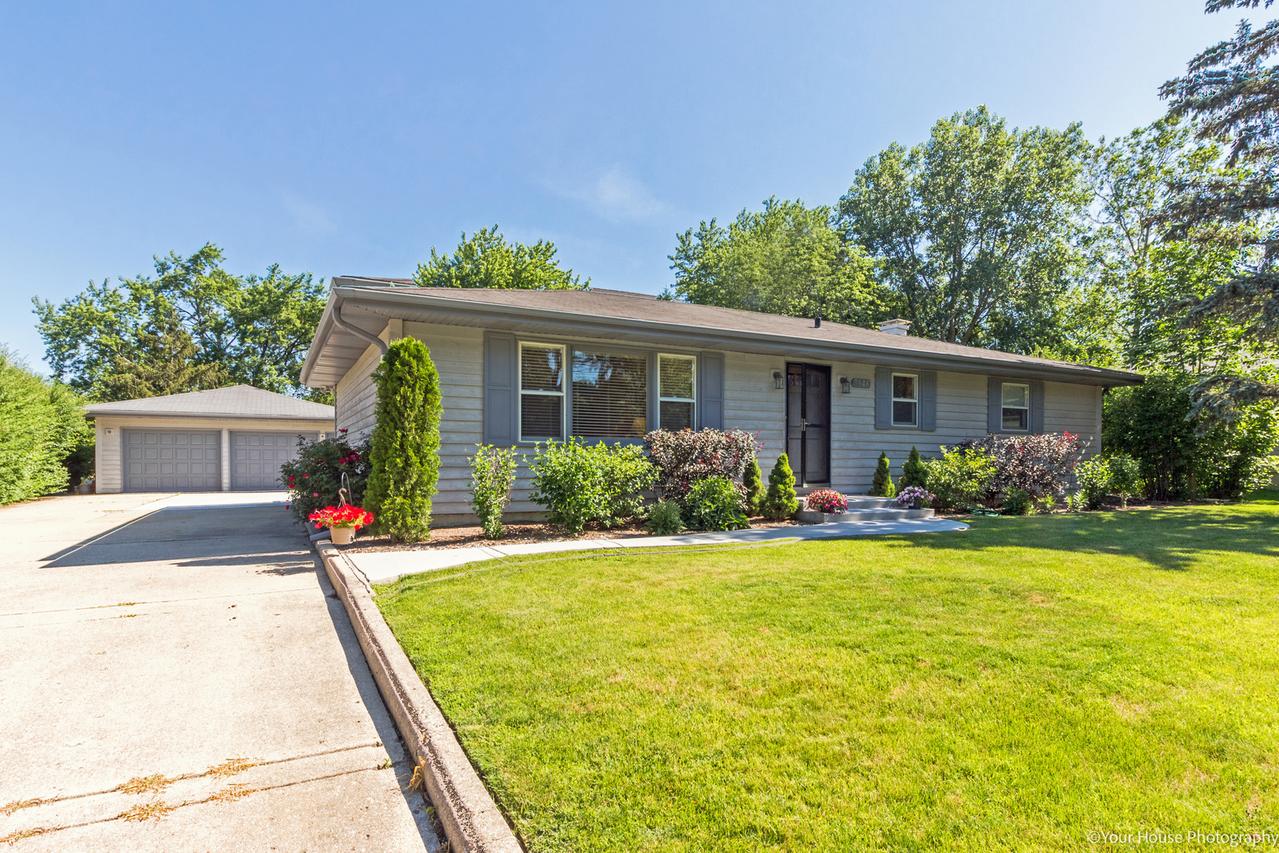 3946 Kenwood Ave., Gurnee, IL 60031