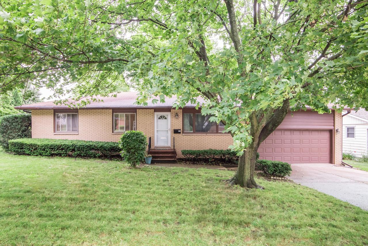 414 Fairmont Dr., Dekalb, IL 60115