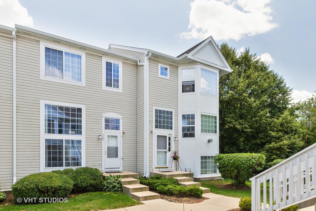 609 Hidden Creek Ln., North Aurora, IL 60542