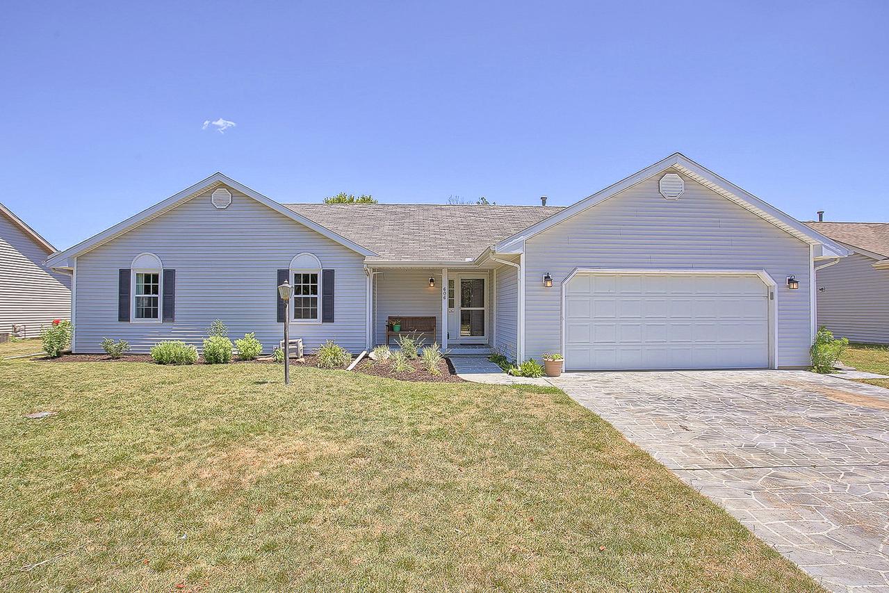 606 Laurel Dr., St. Joseph, IL 61873