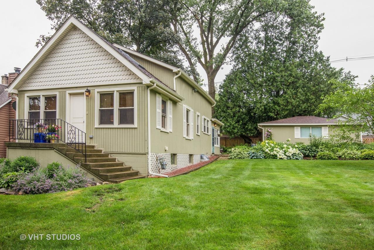 166 Wildwood Rd., Algonquin, IL 60102
