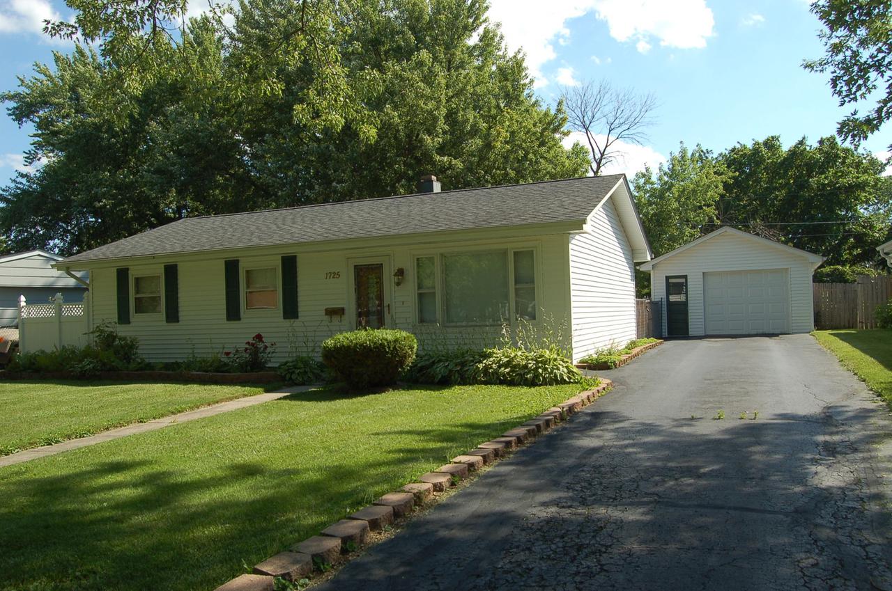 1725 Seaman Ave., Dekalb, IL 60115