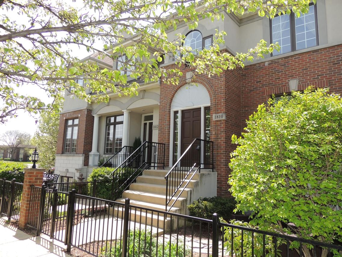 1810 Alta Vista Ct., Naperville, IL 60563