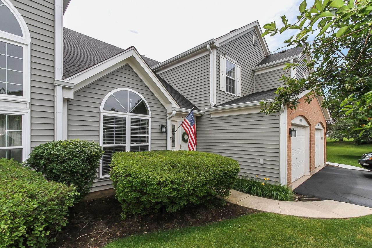 6893 Hampton Cir., Gurnee, IL 60031