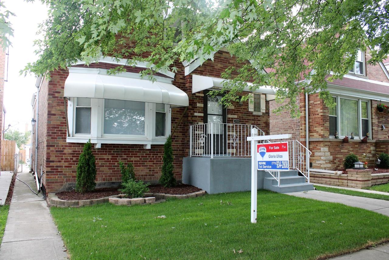 6745 S Karlov Ave., Chicago, IL 60629