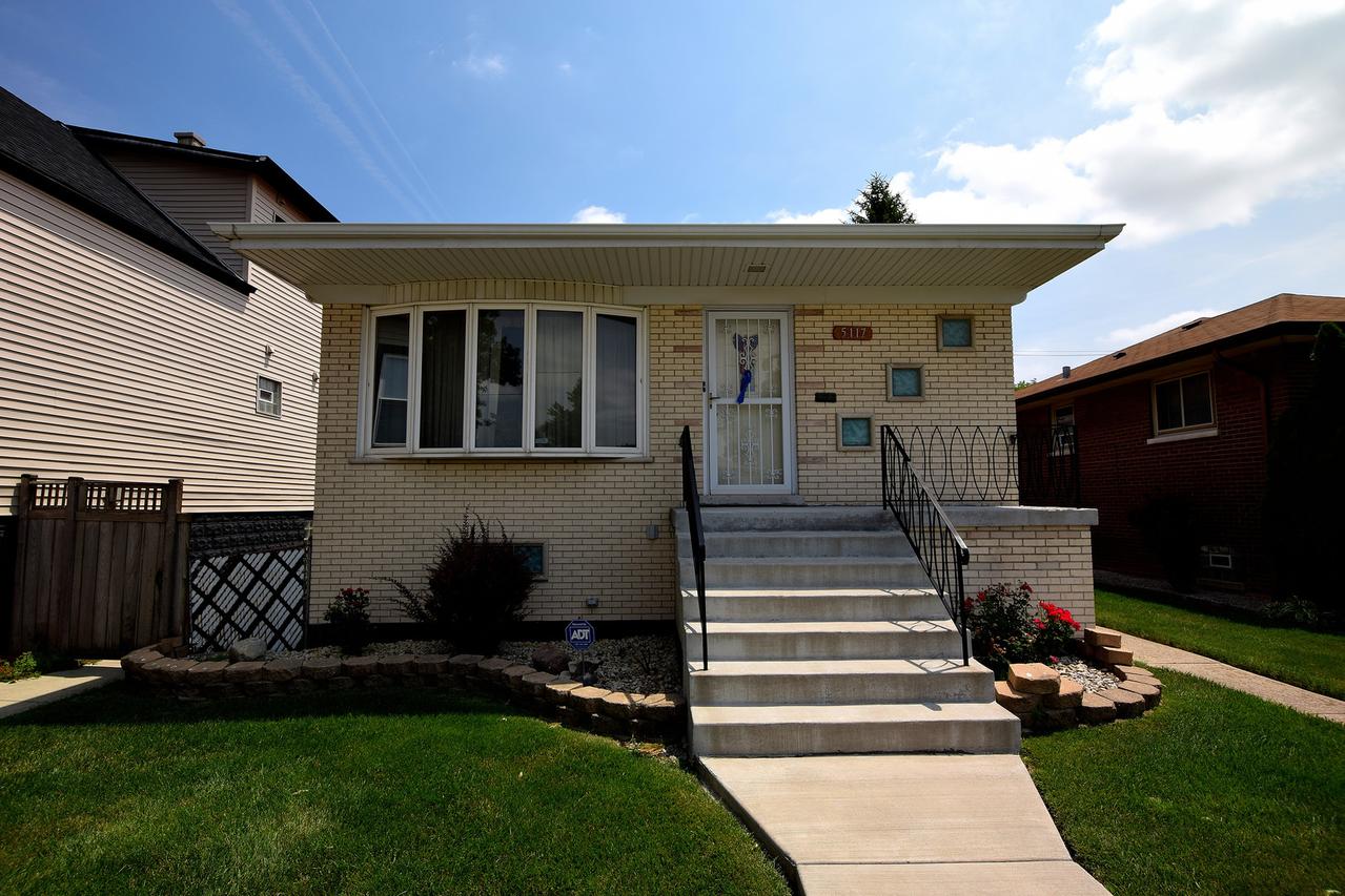 5117 S Meade Ave., Chicago, IL 60638